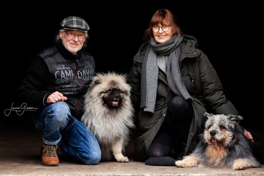 Familienfoto Herrchen, Enok, Frauchen und Quirino